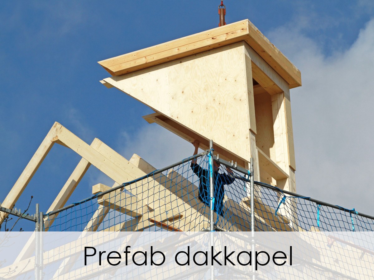 prefab dakkapel wordt op dak geplaatst