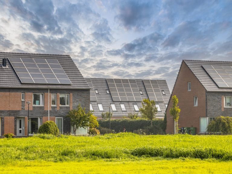 Omvormer Zonnepanelen Aansluiten Handige Tips